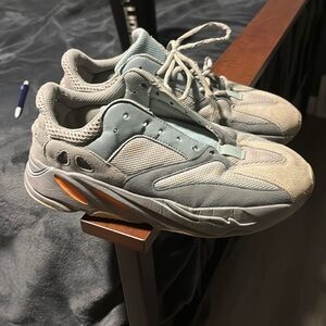 yeezy 700